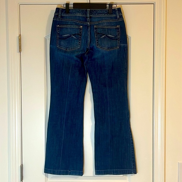 White House Black Market Blanc Follow Your Heart Flare Leg Jeans Size 4S - Picture 2 of 6